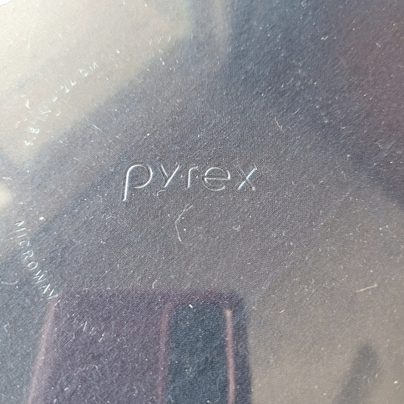 Pyrex Vintage Deep Dish Pie Plate 9.5" Fluted Rim Clear Glass Tab Handles #229 - Picture 2 of 3